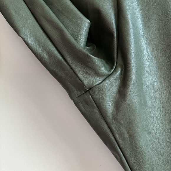 🏷️ SOLD • COMMANDO • Perfect Control Faux Leather Leggings in Pine • Medium - Picture 5 of 10